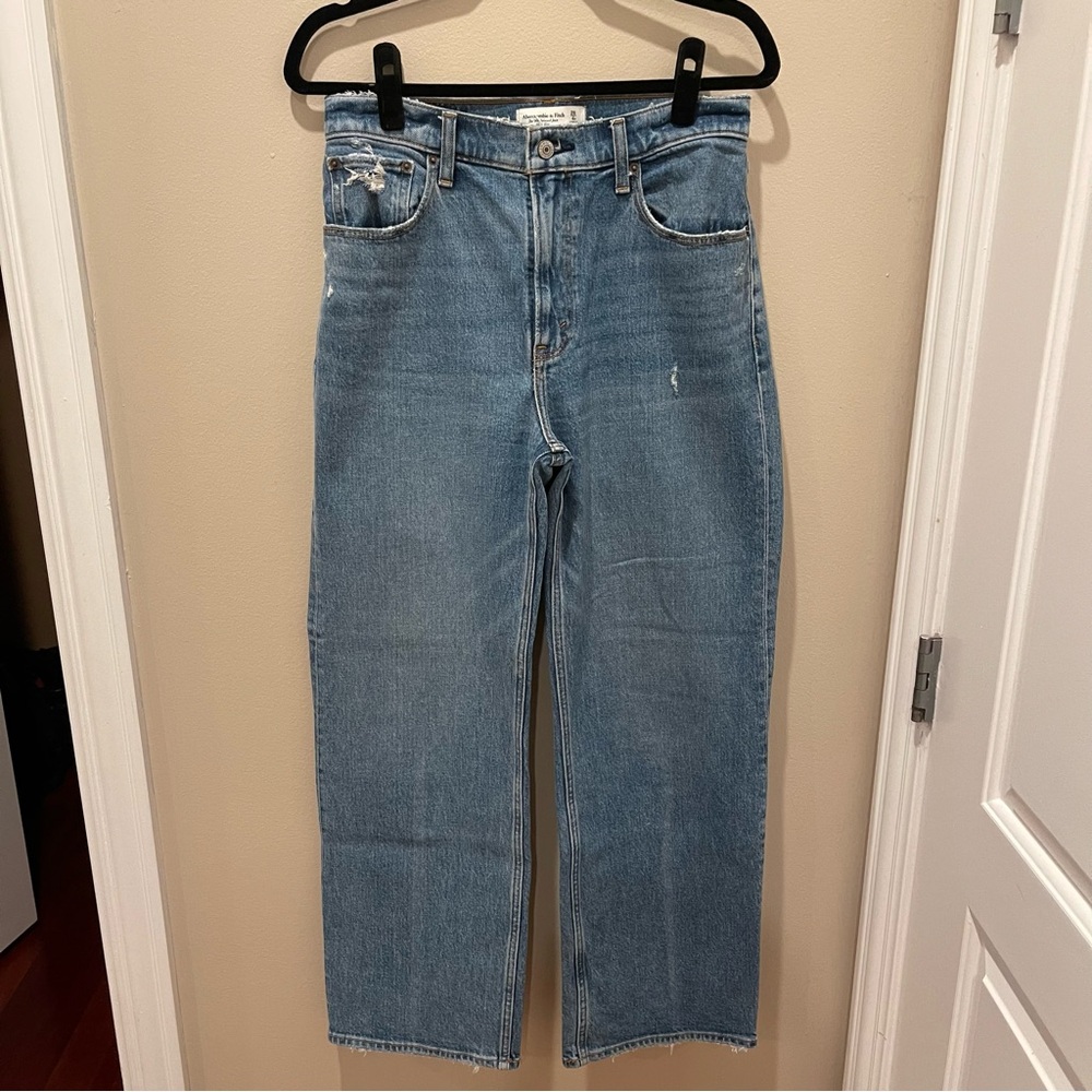 Abercrombie The 90s Relaxed Jean High Rise Short Inseam Medium Wash